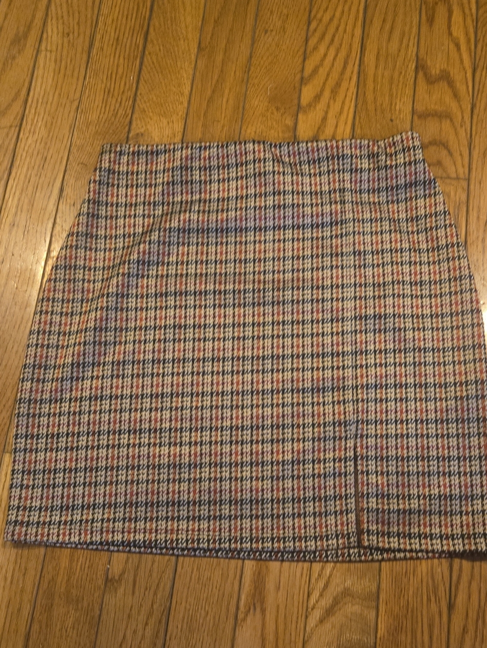 Windsor Multicolor Houndstooth Mini Skirt - Black, Burgundy, Creamplaid